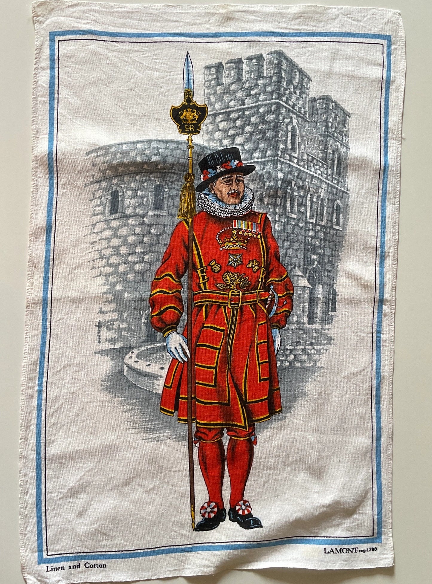 Vintage tea towel London Beefeater, cotton and linen, travel souvenir, England Tower of London dish cloth, vintage kitchen or repurpose