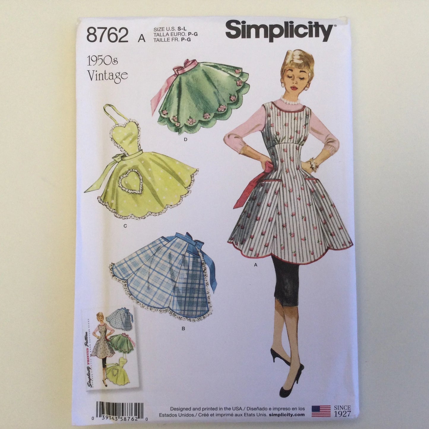 1950's vintage style apron pattern Simplicity 8762 - Sizes Sm Med Lrg - Unused, uncut and factory folded pattern fifties style mcm